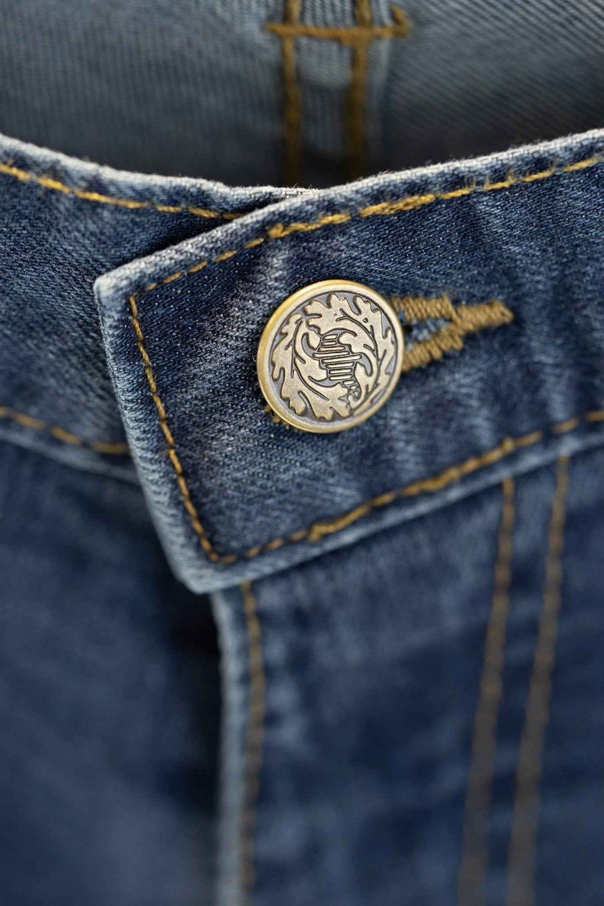 TEEK - Tailored Fit Medium Wash JEANS TEEK DDA