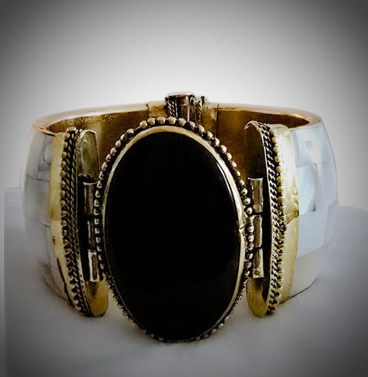 TEEK - Natural Black Agate Shell Bangle JEWELRY TEEK LSC