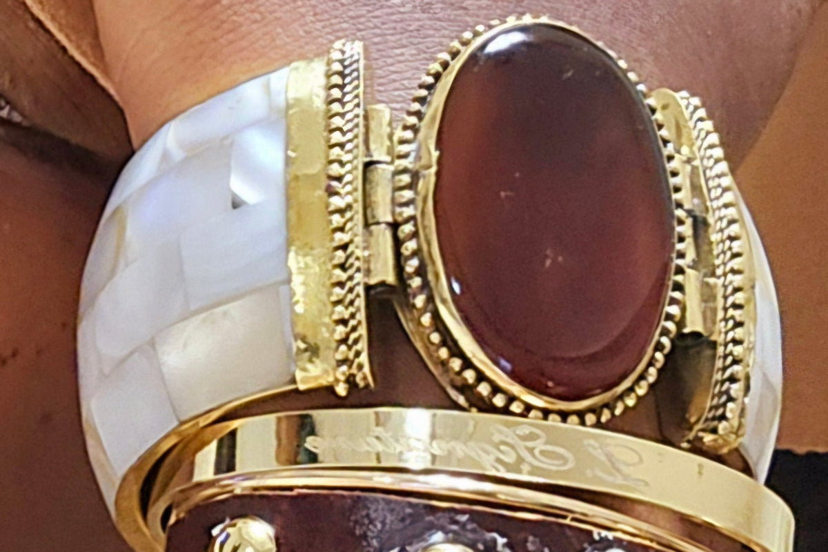 TEEK - Natural Brown Agate Shell Bangle JEWELRY TEEK LSC