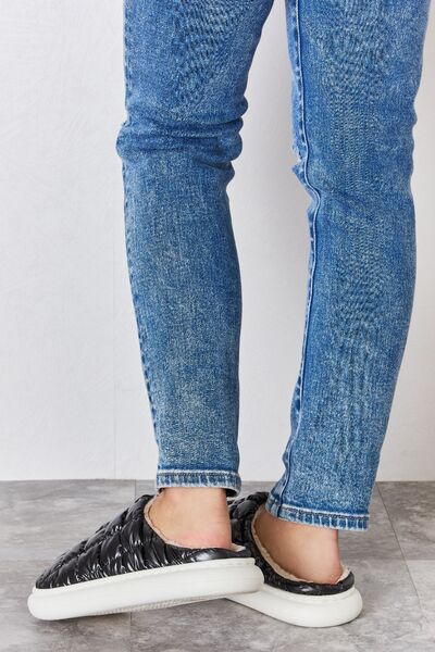 TEEK - Black Melody Puffer Plush Slippers SHOES TEEK Trend