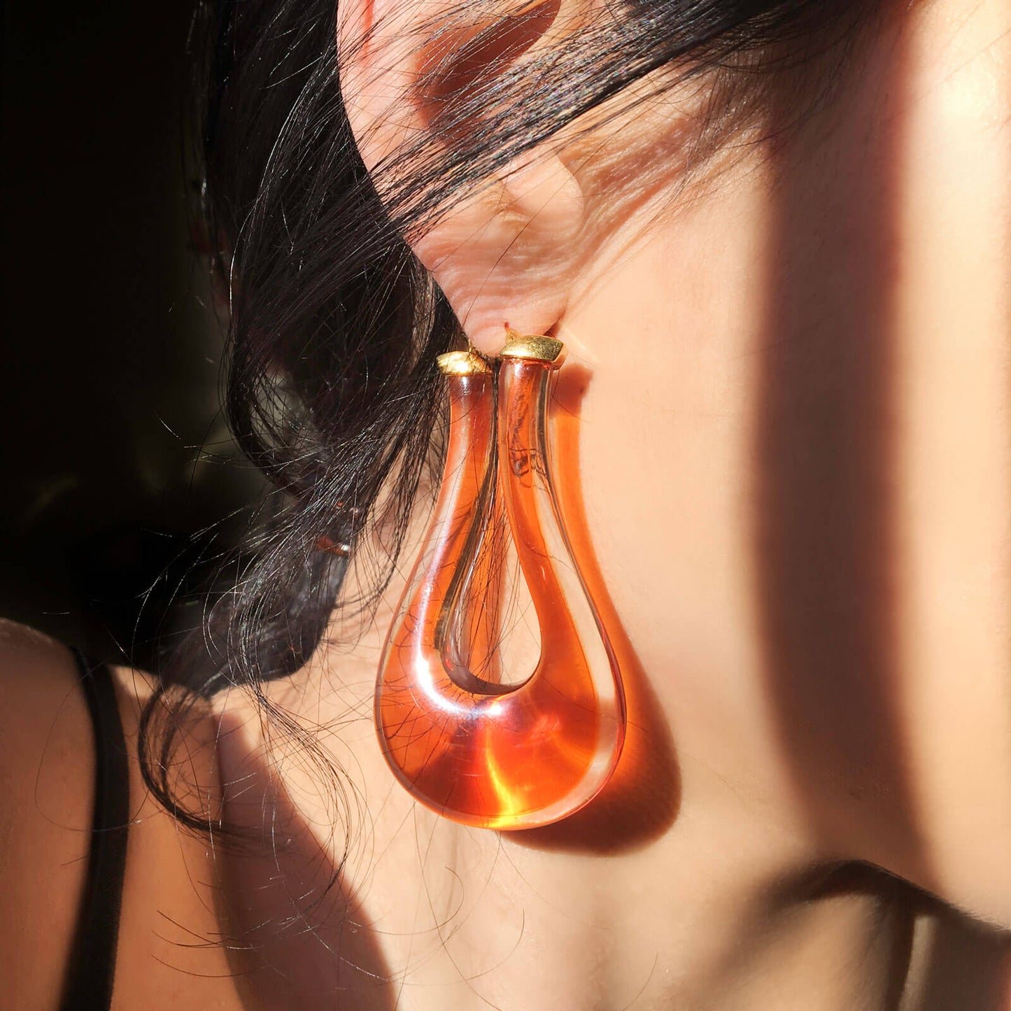 TEEK - Large Twisted Horseshoe Lucite Hoop Earrings JEWELRY TEEK GNH