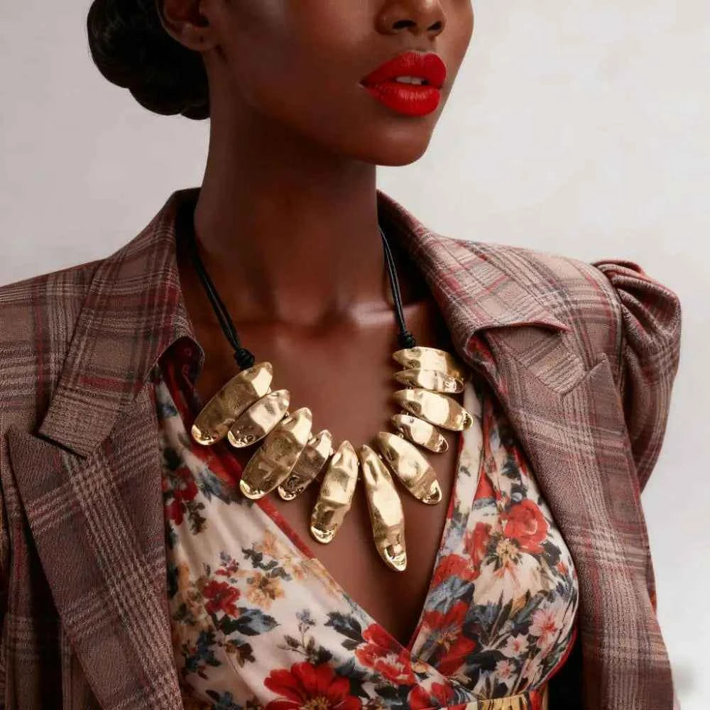 TEEK - Irregular Geometric Pendant Black Cord Chunky Collar Chain Accessory