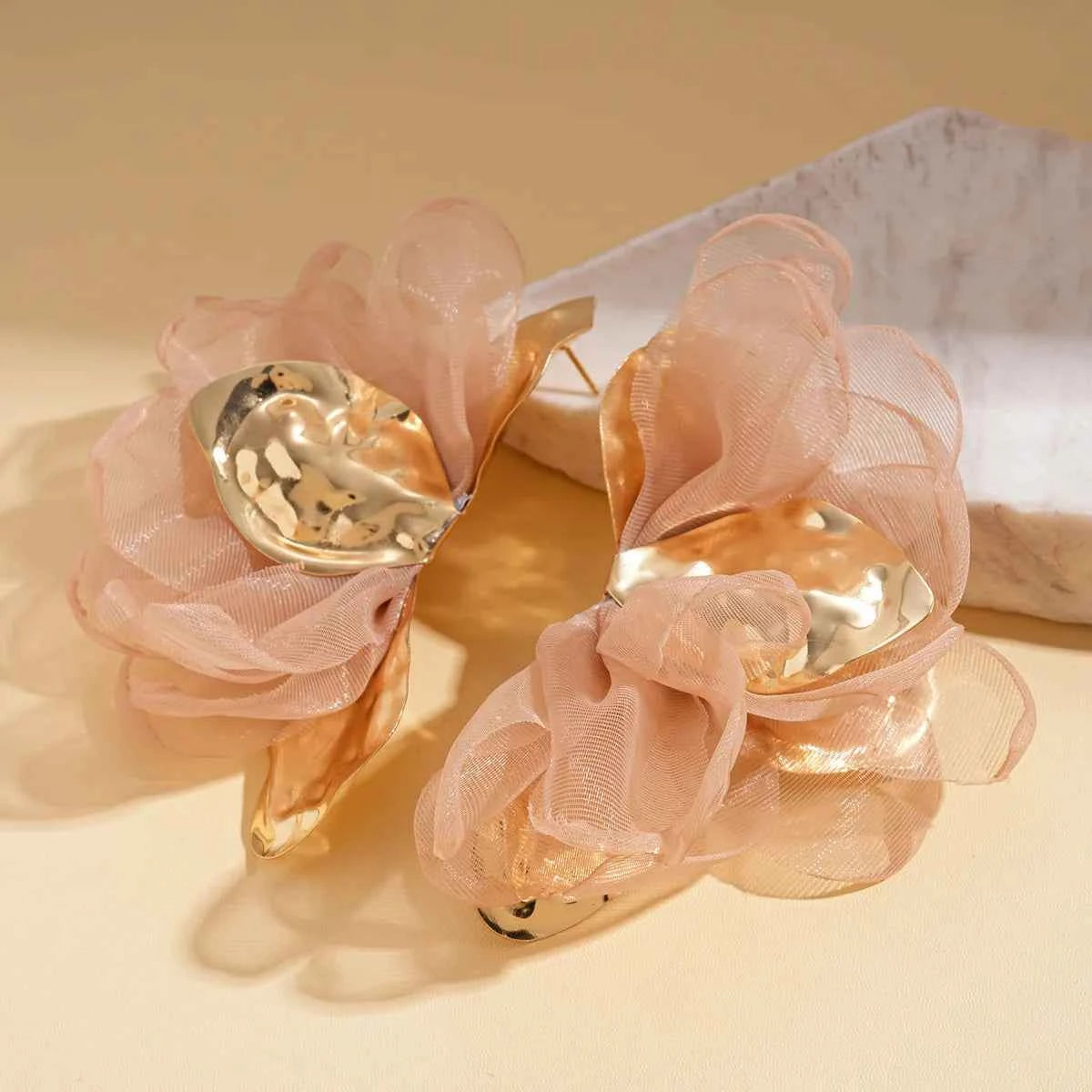 Fluffy Chiffon Flower Stud Earrings Women's Exaggerated High-End Cloth Petal Ear Studs Pleated Slice Nail Earring Ear Jewelry K1