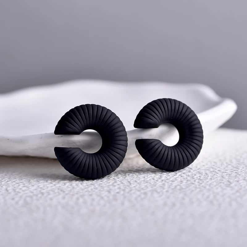 1 Pair Simple Round Circle Clip Earrings For Women C Shape Acrylic Red Blue Black Pink No Pierced Cartilage Lightweight Ear Cuff TEEK Black 01