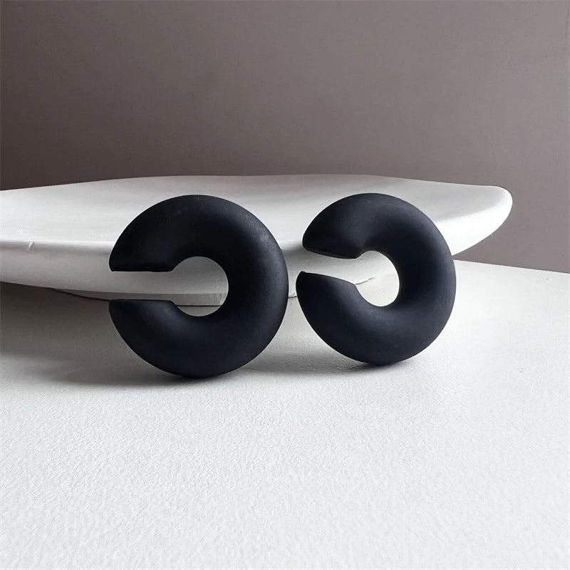1 Pair Simple Round Circle Clip Earrings For Women C Shape Acrylic Red Blue Black Pink No Pierced Cartilage Lightweight Ear Cuff TEEK Black