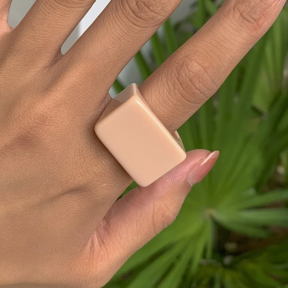 New Fashion Colored Acrylic Ring Women Rings Simplicity Temperament Geometric Square Ring Resin Trendy Ring TEEK Pink