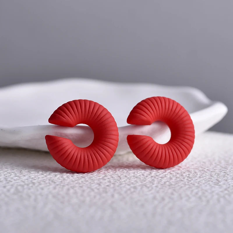 1 Pair Simple Round Circle Clip Earrings For Women C Shape Acrylic Red Blue Black Pink No Pierced Cartilage Lightweight Ear Cuff TEEK Red 01