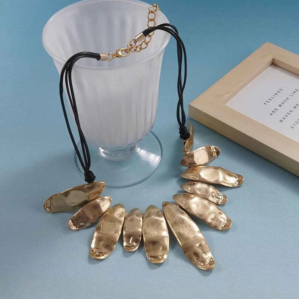 TEEK - Irregular Geometric Pendant Black Cord Chunky Collar Chain Accessory