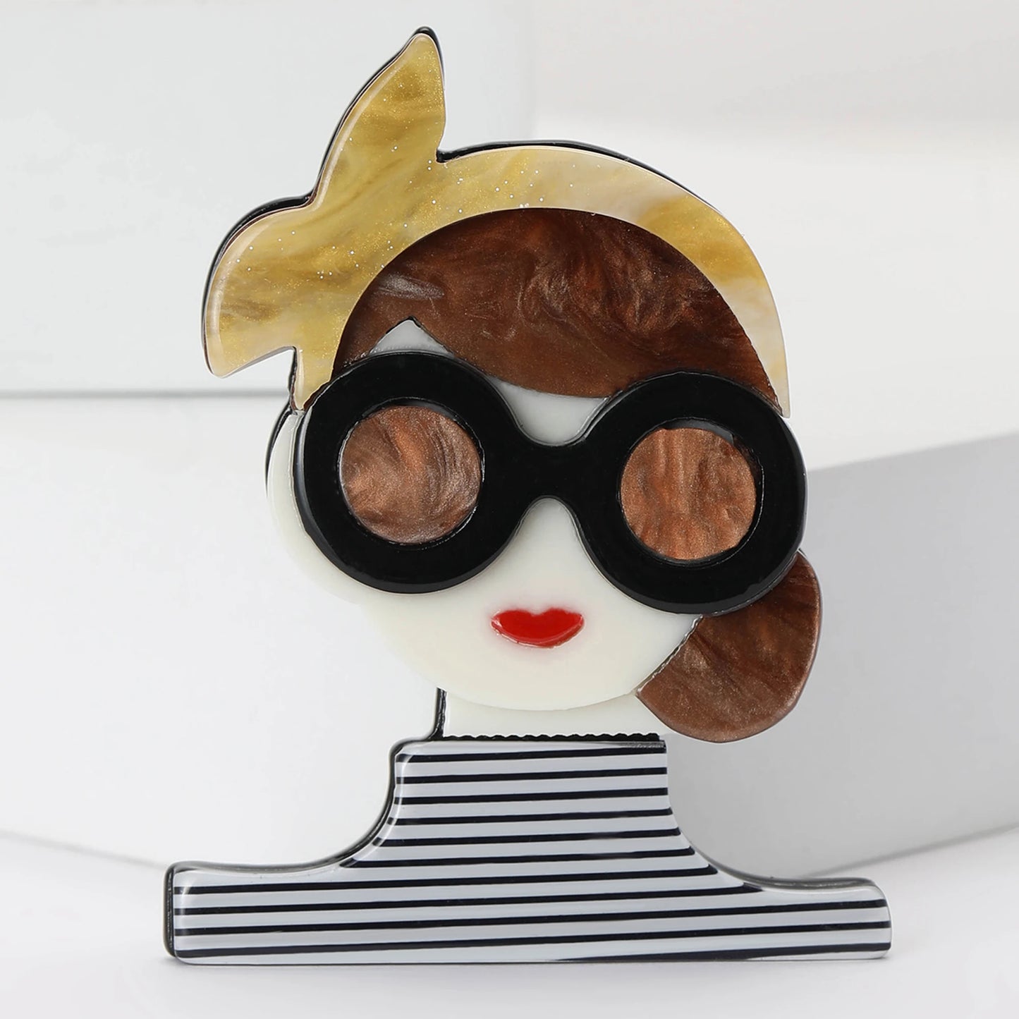 Elegant Acrylic Girls Brooches for Women Unisex Character Face Pins Office Party Funny Luxury Friend Gifts Jewelry Accessories TEEK Brown4303