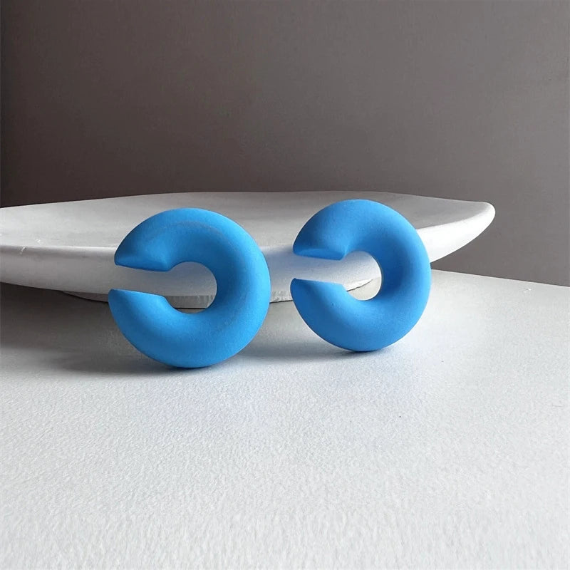 1 Pair Simple Round Circle Clip Earrings For Women C Shape Acrylic Red Blue Black Pink No Pierced Cartilage Lightweight Ear Cuff TEEK Vivid Blue