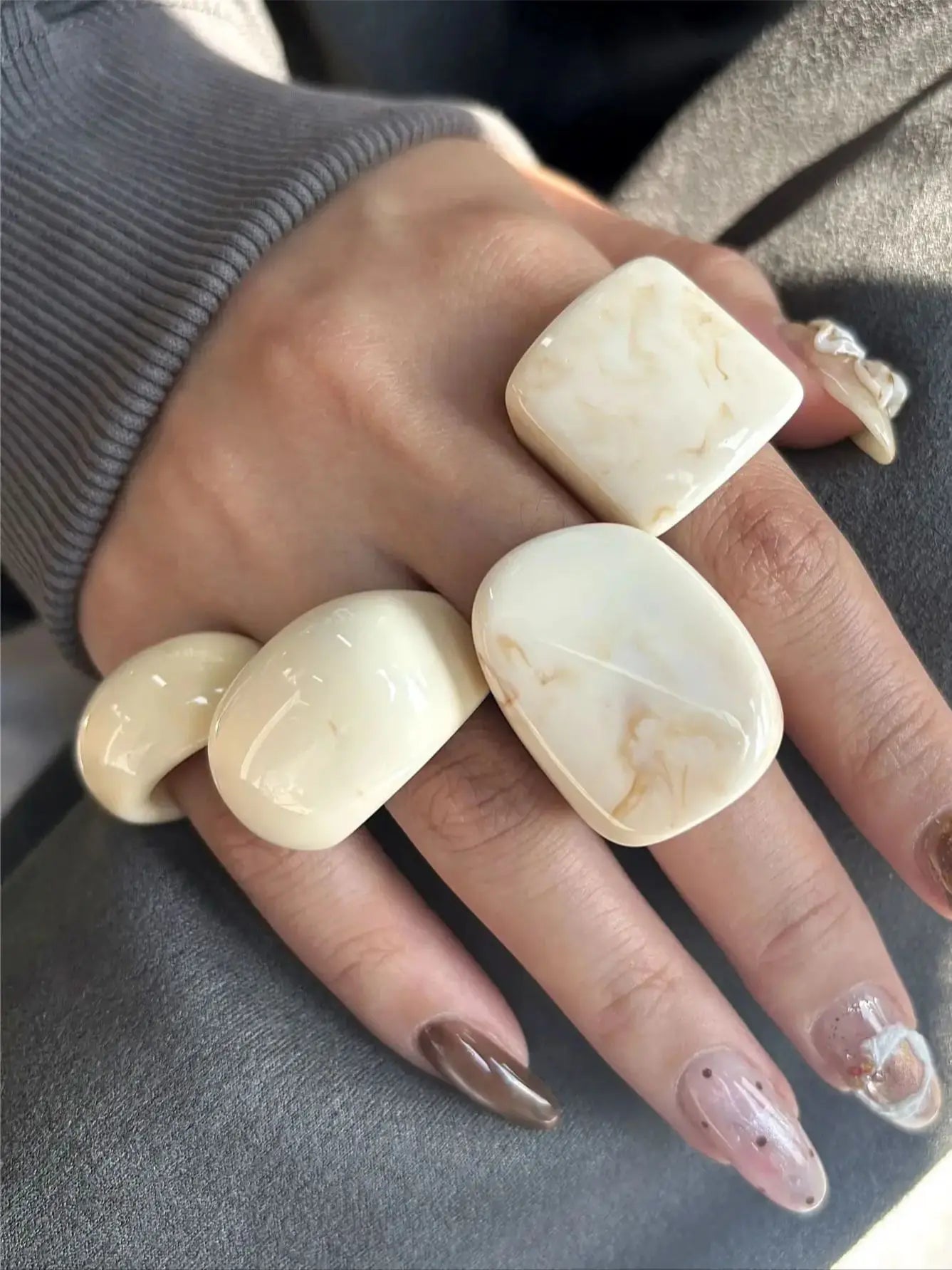 4-Piece Set of Off-White Gradient Geometric Irregular Wide Thick Rings Women's Winter Fashion Jewelry Gift NEW TEEK A