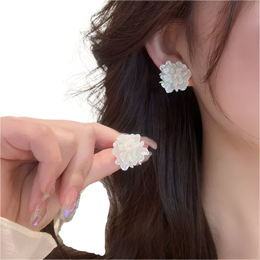 TEEK - Cracked White Flower Stud Earrings JEWELRY theteekdotcom