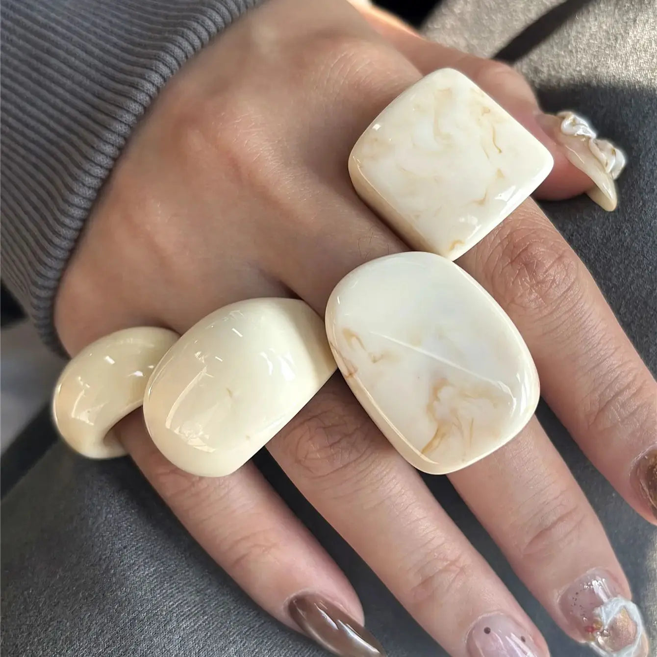 4-Piece Set of Off-White Gradient Geometric Irregular Wide Thick Rings Women's Winter Fashion Jewelry Gift NEW TEEK