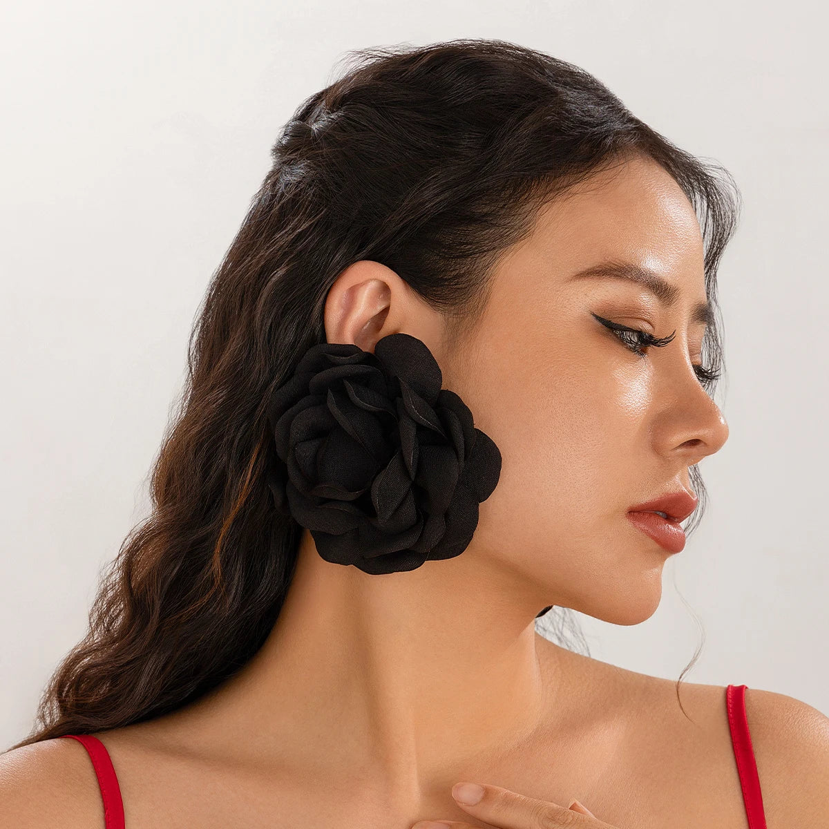 Salircon Exaggerated Large Rose Flower Earrings For Women 2024 Statement Pierced Stud Earrings Ladies Party Dinner Jewelry TEEK Black