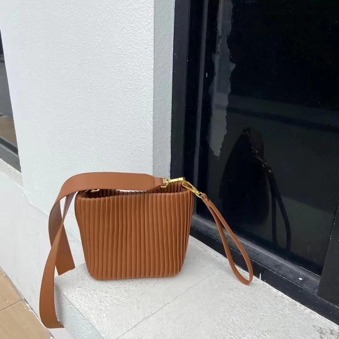 TEEK - Groove Bucket Handbag BAG theteekdotcom brown small 17cm 