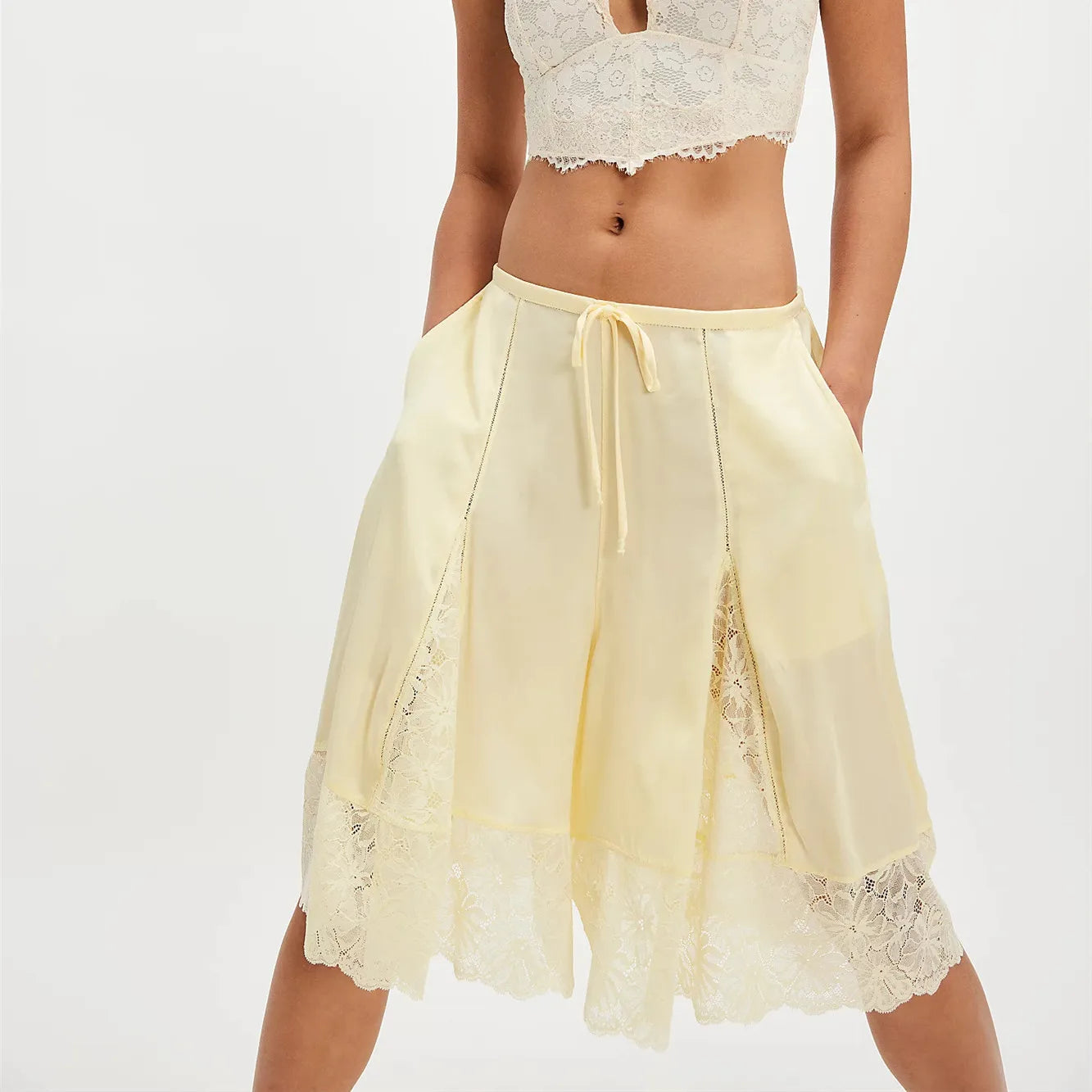 TEEK - Women Lace Trim Shorts