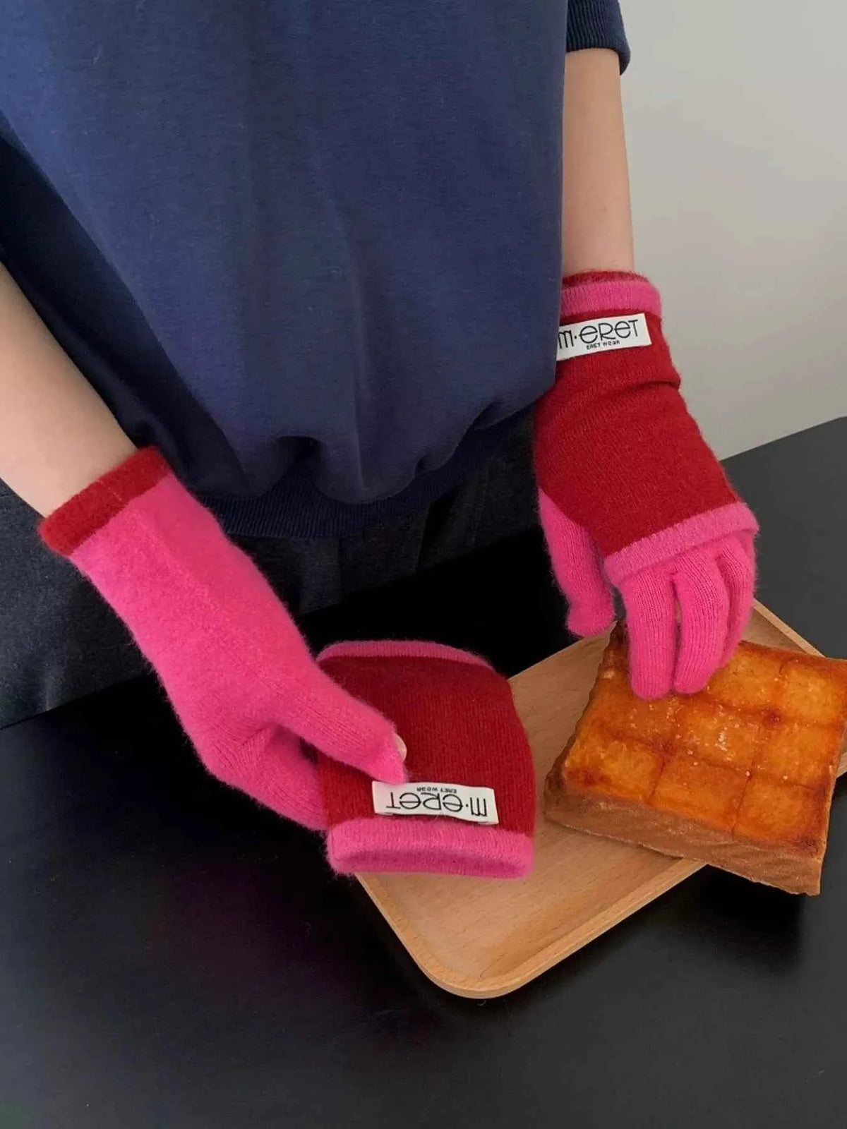 Two Tone Warm Knit Gloves Set Trendsi