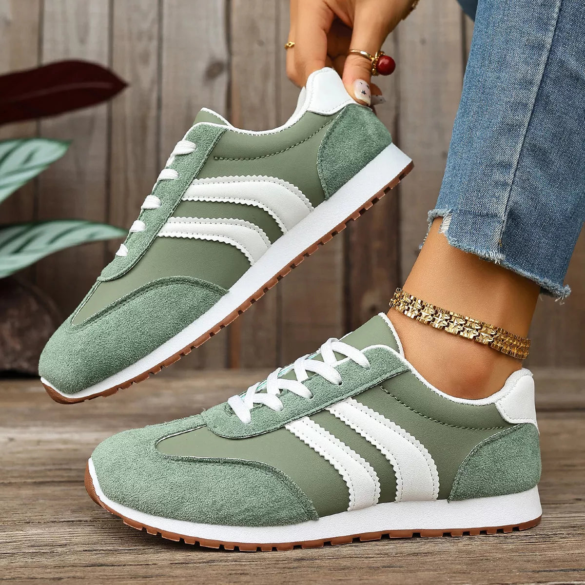 Striped Lace-Up Casual Sneakers Trendsi