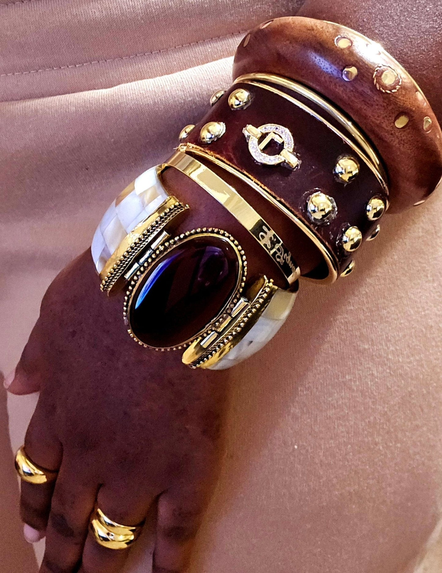 TEEK - Natural Black Agate Shell Bangle JEWELRY TEEK LSC