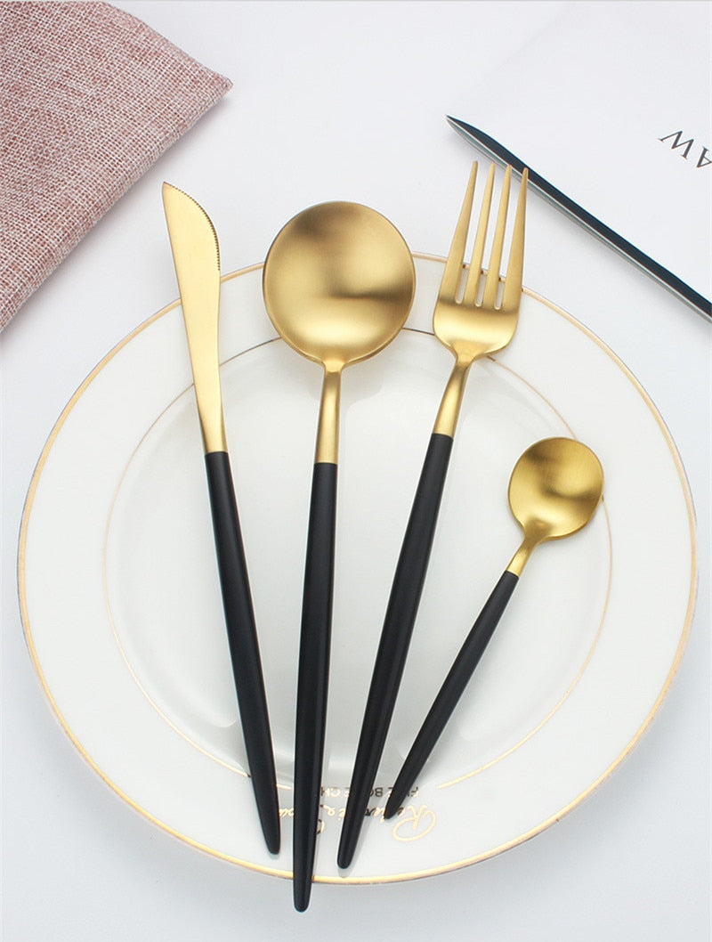 TEEK - Glit Rim Black Porcelain Plates HOME DECOR theteekdotcom Cutlery Set (4pcs)  